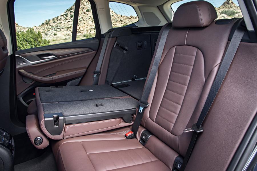 Интерьер BMW X3 xDrive30d xLine (G01) 2017 года  (WW) (фото 35 из 178)